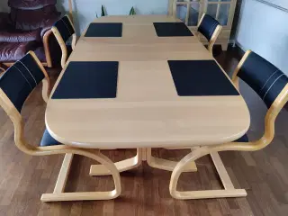 Spisebord med 6 stole