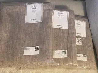 Smukke duge i hør- og bomuldsblanding. Pris pr stk