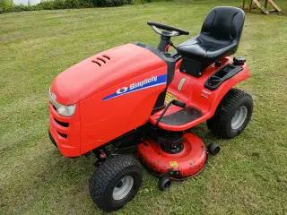 Simplicity Havetraktor klar til græsklipning