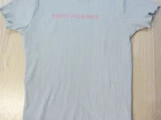 Str. 13-14 år, flot og elastisk t-shirt