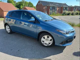 Flot Toyota Auris 1,8 Hybrid