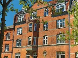 Dejlig 2-værelses i smuk ejendom i Odense C