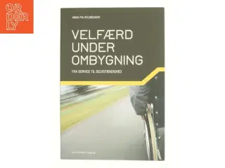 Velfærd under ombygning : fra service til selvstændighed af Anna Pia Holmgaard (Bog)