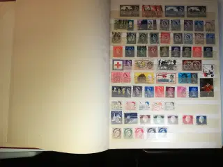 Frimærkealbum + indstiksalbum + løse frimærker   