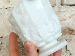 Flødekande, opalineglas, kantet med vindrueranker
