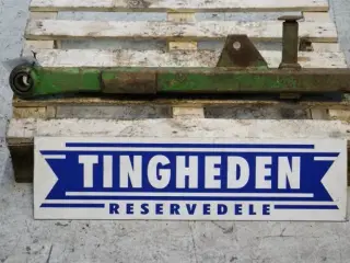 John Deere 2030 R.H. Liftarm AT30150