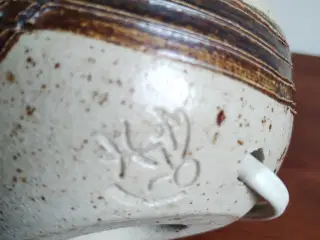 AJMO keramik bordlampe