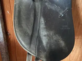 Stübben Scandica dressursadel 17”