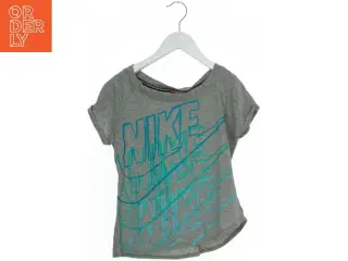 T-shirt fra Nike (str. 146 cm)