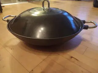 Støbejerns wok 