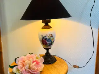 Flot gammel porcelæns bordlampe 