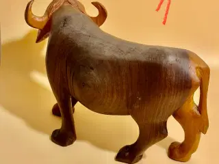 Tre vintage oksefigurer håndskårede af træ sælges