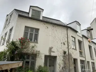 Super lyst lokale øverst i baghus