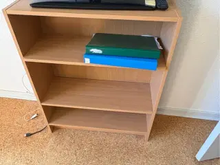 Stor og lille reol sælges samlet