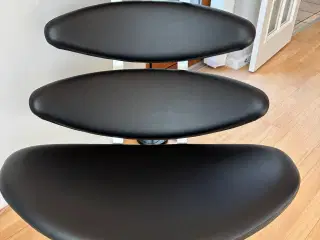 Ny lænestol med skammel 