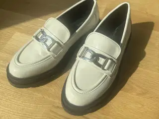 Loafers, str. 37