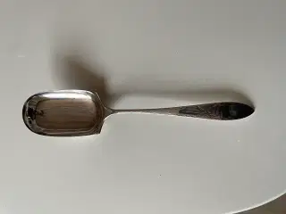 Jordbærske i totårnet Empire.