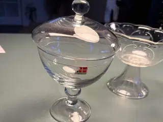 Glas skåle og pokale.