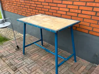 Ridgid arbejds bord. Meget stabilt bord.