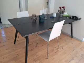 Stort mørkt spisebord 