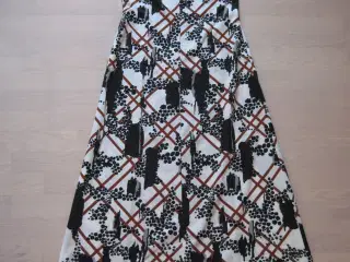 Kortærmet lang kjole med lynlås på ryg