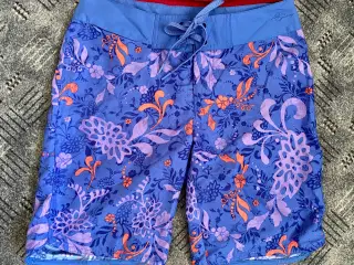 Kort nederdel og shorts