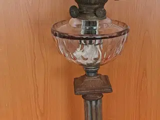Stor antik olielampe