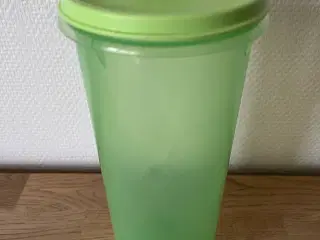 Tupperware kande med låg