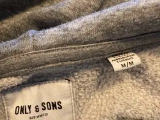 Bluse fra Only & Sons. 