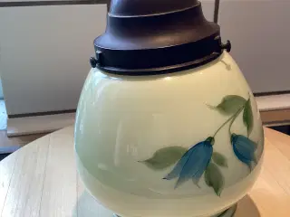Ældre pendel i glas med håndmalet blomster,