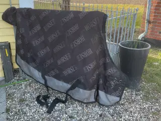 Garage salg med udstyr til hest og rytter