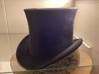Tophat, Høj hat i vintage æske