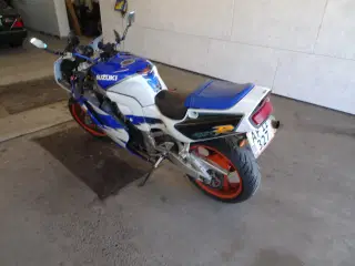 Suzuki GXS R 750W