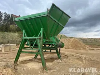 Fødekasse med båndføder