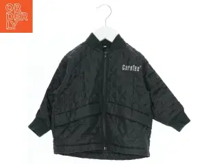 Sort quiltet jakke fra Caretec (str. 86)