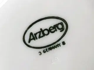Arzberg, riller og cremefarvede blomster