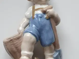 Porcelænsfigur - Dreng med skovl og kurv