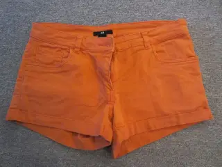Smarte orange shorts i str. 36 fra H&M