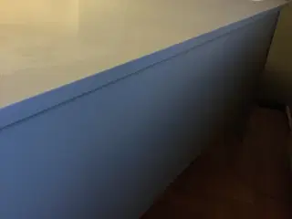Dencon skrivebord.