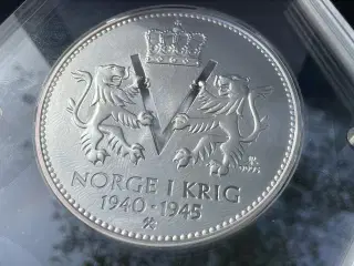 1 KG norsk 999 sølv, Anden verdenskrig mindemønt