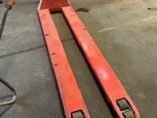 Løftevogn med lange gafler