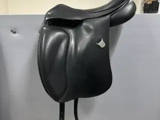 Bates dressursadel 17”