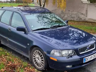 Volvo V40 1.8i benzin'er stationcar med plader