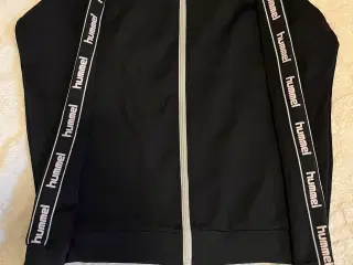 Zip trøje fra Hummel.