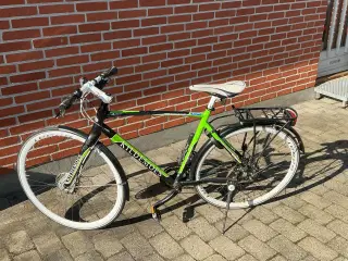 Herrecykel 9 udvendige gear. 2 håndbremser.