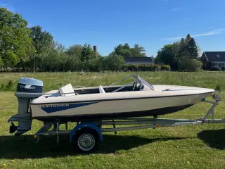 Fletcher speedbåd med bådmotor og bådtrailer