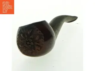 Gravet træpibe (str. 14 cm)