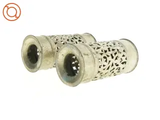 Udsmykkede metal lysestager (str. 21 x 10 cm)