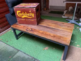 Rustikt sofabord + retro Carlsberg kasse