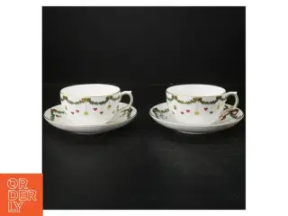 Juleinspirerede tekopper med underkopper fra Royal Copenhagen (str. Ø. 16,5 cm. h 6,5 ø. 10,5 cm)